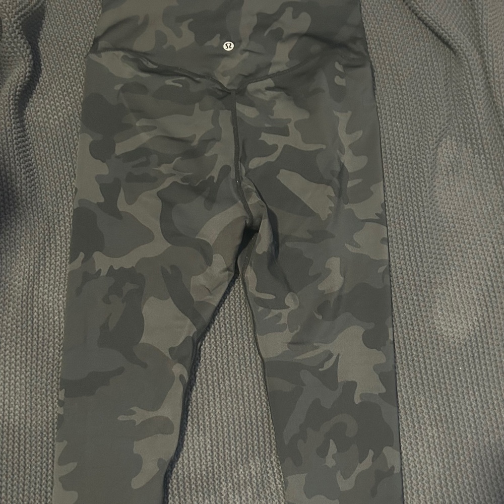 Lulu lemon camo leggings size 8